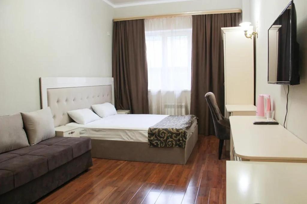 Gold Boutique Hotel Almaty Exterior photo